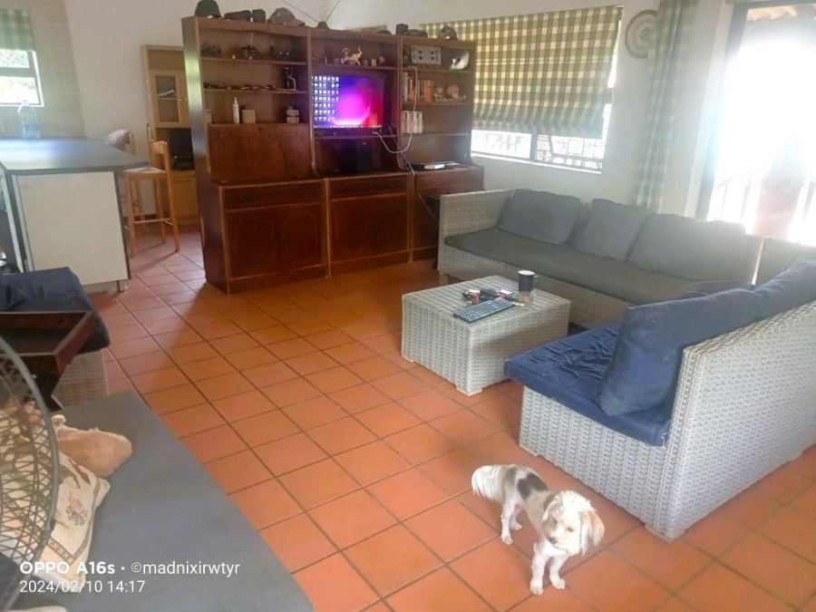 4 Bedroom Property for Sale in Paradise Beach Eastern Cape